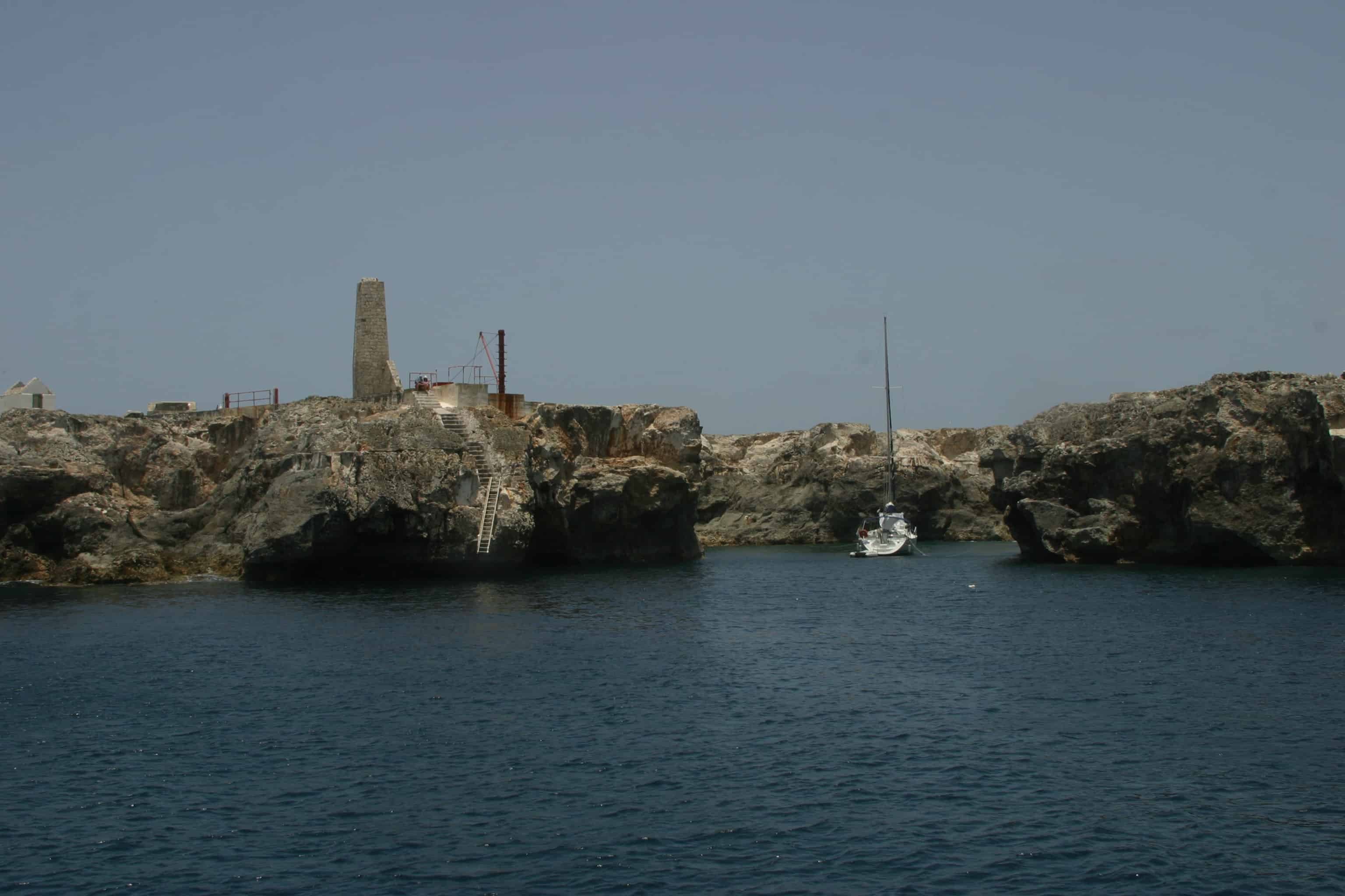 The landing (see ladder) at Sombrero; some of the old buildings are visible on the top of the island; Copyright: Dr Mike Pienkowski