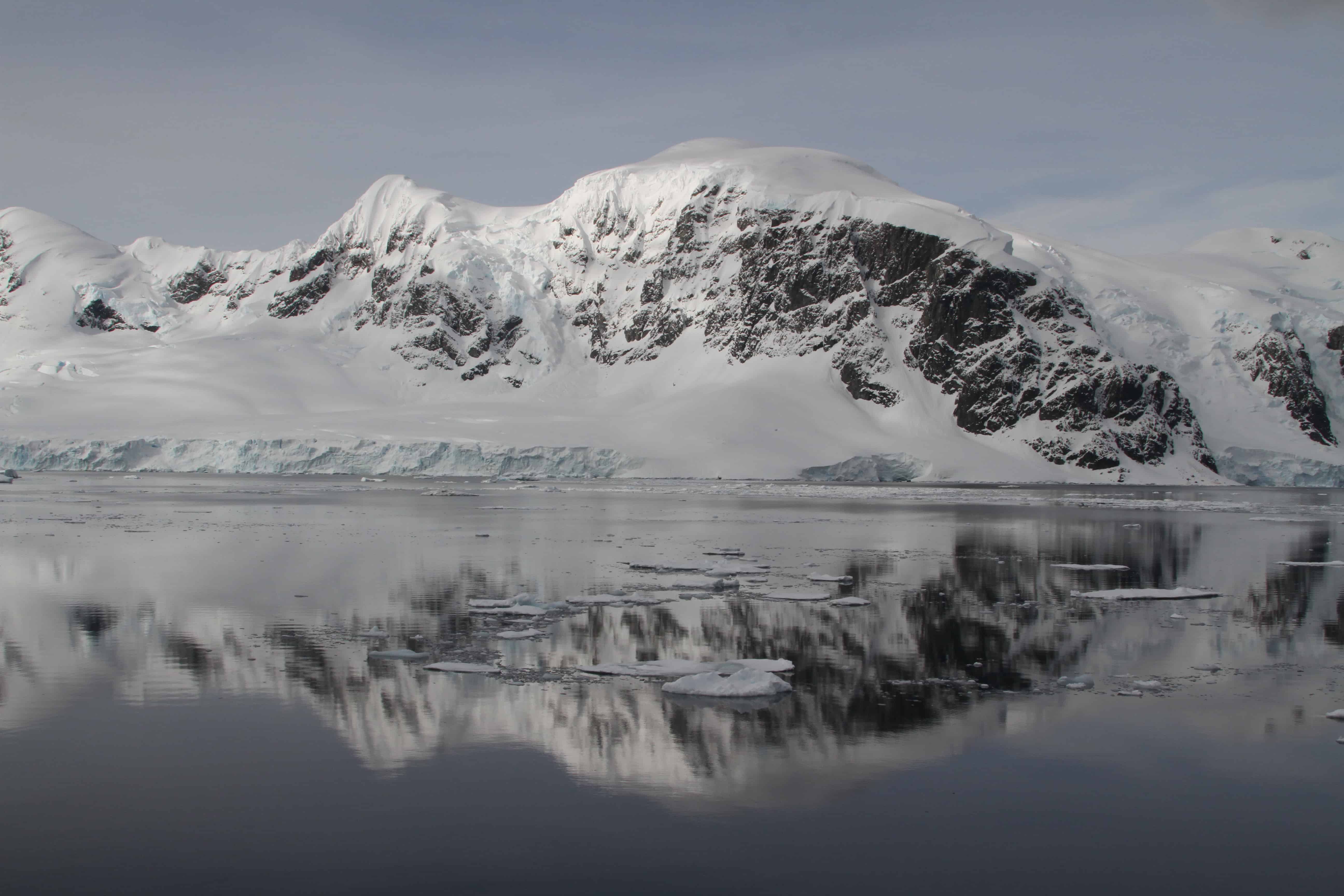 NW Antarctic Peninsula. Copyright: Dr Mike Pienkowski